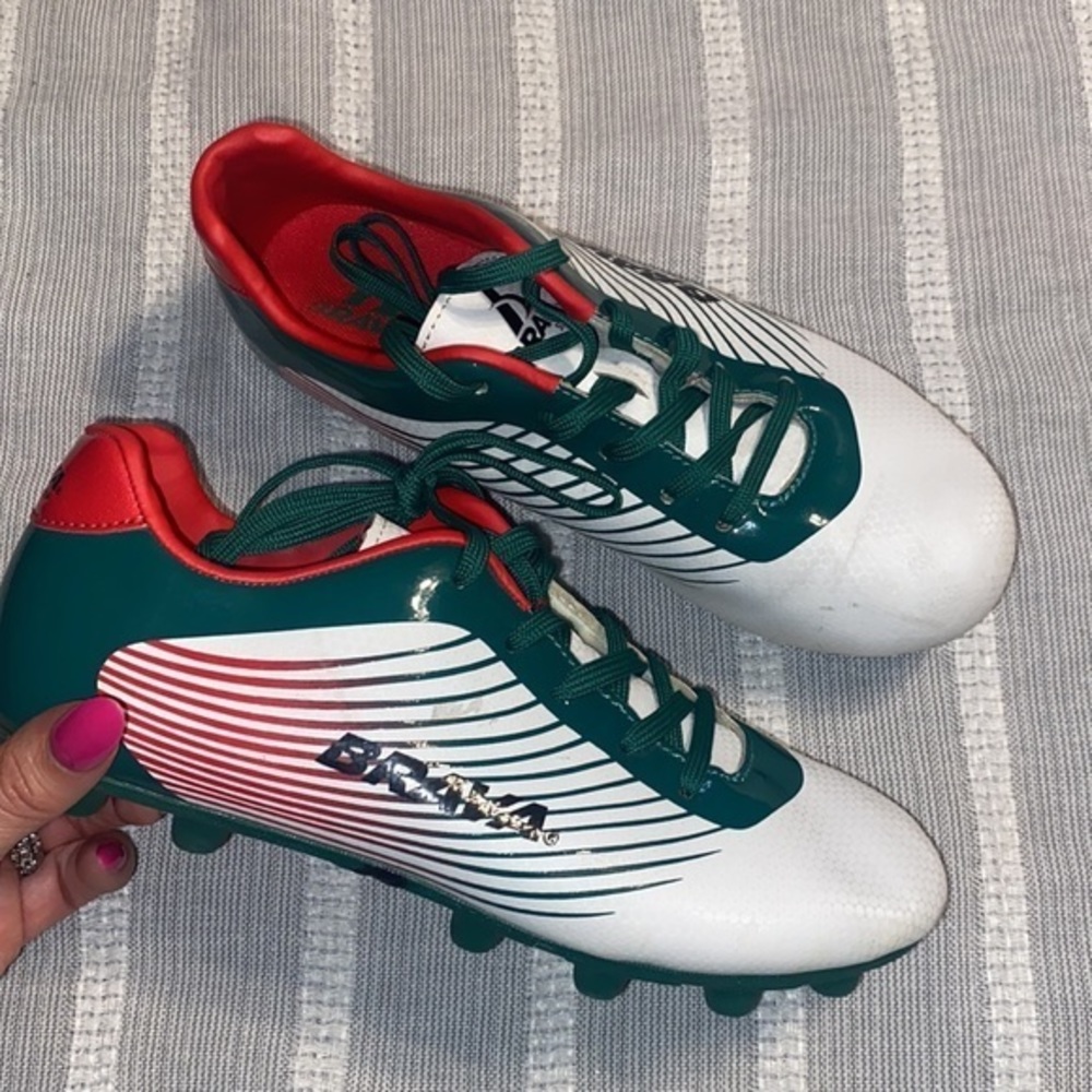 Brava‎ kids soccer shoes 4.5d